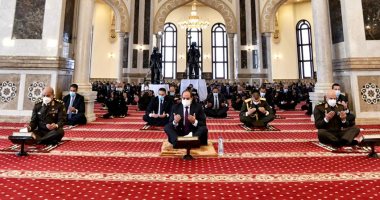 الرئيس السيسي يؤدى صلاة الجمعة مع قادة القوات المسلحة بمسجد المشير بمناسبة احتفالات مصر بـ"يوم الشهيد" والمحارب القديم.. والشيخ خالد الجندى يلقى الخطبة.. ويؤكد: الله اختص الشهداء بأعظم المنازل وأعلاها.. صور