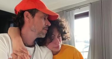 هل تبكى إيمى بسبب انفصال والدتها جينيفر لوبيز من أليكس رودريجيز؟ اعرف القصة