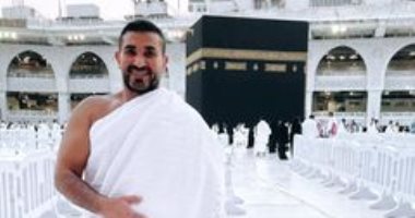 من المطار إلى الحرم.. أحمد سعد يوثق رحلته لأداء العمرة.. فيديو وصور