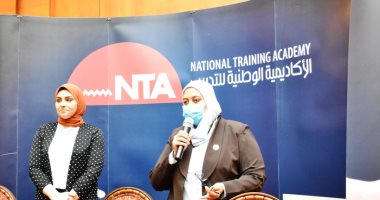 تدريب 400 موظف ضمن المبادرة القومية للمسئول الحكومى المحترف بأسوان.. صور