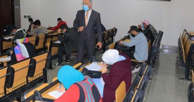 رئيس جامعة النهضة يتابع إجراءات الوقاية بالامتحانات ويؤكد: لم نسجل إصابات بكورونا "صور"