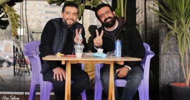 هانى سلامة ينشر 3 صور تجمعه بماندو العدل فى كواليس "بين السما والأرض"