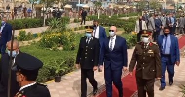 بنى سويف تحتفل بالعيد القومى بوضع إكليل الزهور على قبر الجندى المجهول.. فيديو