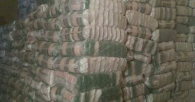 ضبط سلع تموينية قبل بيعها بالسوق السوداء بكفر الزيات.. صور وفيديو