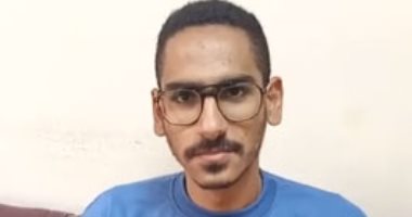مثله الأعلى أحمد نعينع.. طالب يبهر السامعين بتلاوة القرآن وإلقاء الشعر.. فيديو