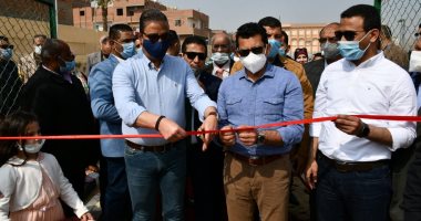 وزير الشباب يضع حجر أساس 40 غرفة فندقية فى نادى قارون الرياضى بالفيوم.. صور