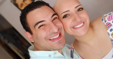رحلة دعم بدون حدود.. مايكل سلاح زوجته الأول فى مواجهة سرطان الثدى .. صور