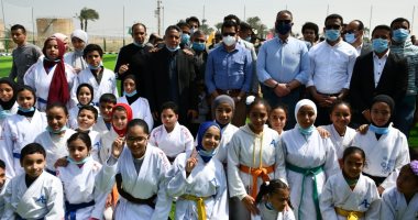 وزير الرياضة يفتتح ملعب قانونى فى مركز شباب العدوة بالفيوم.. صور