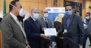 محافظ المنيا يكرم المتدربين فى ختام أسبوع التعليم الفنى والتدريب المهنى