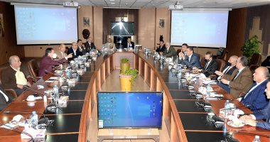 رئيس جامعة المنصورة: تطوير الوحدات الطبية وغرف العمليات للقضاء على قوائم الانتظار