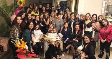 بوسى شلبى تستعيد ذكريات عيد ميلادها بصورة تجمع نجمات مصر ورجاء الجداوى 