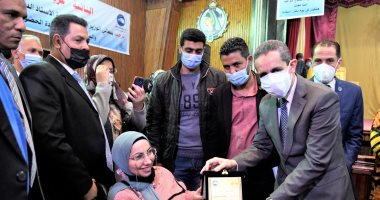 محافظ الغربية يكرم ذوى الهمم فى احتفالية كبرى بالمحلة.. صور