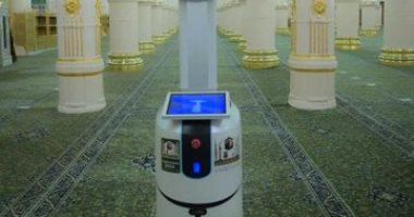 رئاسة شئون الحرمين تدفع بروبوت ذكى لتعقيم وتطهير المسجد النبوى.. صور