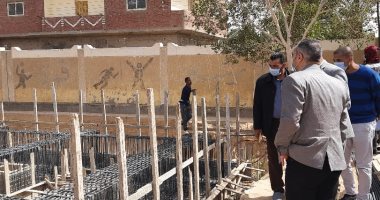 نائب محافظ أسيوط يتفقد مشروعات حياة كريمة بقرى أبنوب والفتح.. صور