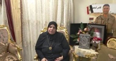 "طبعا.. ما أنا أم البطل".. والدة الشهيد محمد صلاح تحتفل بذكراه بالتزامن مع عيد الأم.. وتؤكد: طلب الشهادة حبا فى بلده وزملاؤه يتفاخرون ببطولاته.. وشقيقه: سحق التكفيريين وأخذ أسلحتهم وشارك فى تطهير جبل الحلال