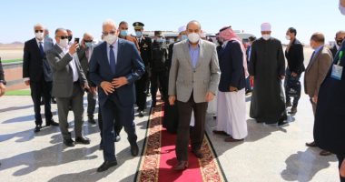 وزير الطيران يتفقد أعمال التطوير بمطارى طابا والطور.. صور 