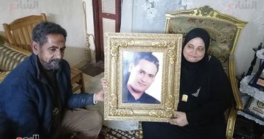 "اليوم السابع" يحتفل بعيد الأم مع والدة الشهيد "السيد عبدالعال".. والدته: كان بيدخل على الفرحة فى عيد الأم.. ويوم جنازته كأنه عريس يزف إلى الجنة والنساء أطلقن الزغاريد