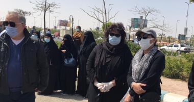 وصول وزيرة الثقافة لتشييع جثمان شاكر عبد الحميد بمسجد الشرطة بزايد