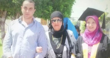 الأم المثالية في بنى سويف: زوجى توفى وترك لى أبنائى وأصبحا طبيبين.. صور