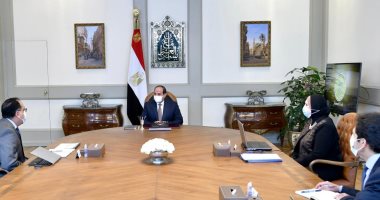 الرئيس السيسي يستعرض إحلال الواردات وزيادة الاعتماد على المنتج المحلى.. ويوجه بتحقيق الاكتفاء الذاتى من المنتجات المحلية لتخفيض فاتورة الاستيراد.. وحصر الأراضى المخصصة سابقًا للأنشطة الصناعية ولم يتم استغلالها