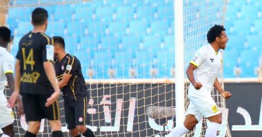 الاتحاد يتعادل مع الرائد فى الدوري السعودي بعد طرد حجازى 