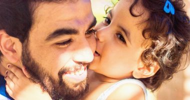 الخال مش بس والد.. عزت أصبح "أب وأم" لابنة أخته الراحلة: عرفت إن الأمومة مش سهلة