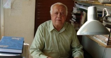 تعرف على الشاعر شوقى بغدادى الفائز بجائزة أحمد شوقى الدولية؟