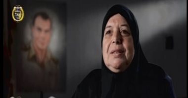 "اليوم السابع" يحتفل بعيد الأم مع أسرة "أحمد الشبراوى" شهيد كمين البرث.. والدته: نجلى كان عطوفًا ويشترى لى هدية عيد الأم قبل سفره لسيناء.. ويهادى زوجته مثلى.. وتؤكد: أزوره بالمقابر فى كل عيد وأدعو له ولزملائه