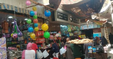 هنا حارة العطارين.. رمضان يهل على المنيا وكل حاجة حلوة فى متناول الجميع.. لايف