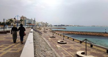 أجواء غائمة وضبابية تحجب الشمس مع روعة البحر في مطروح.. فيديو وصور