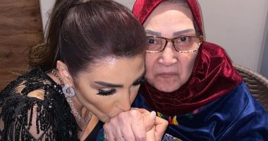 شوف رسائل روجينا ونهال عنبر ويوسف الشريف وزوجته للاحتفال بعيد الأم.. صور