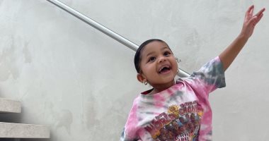 فاشونيستا من صغرها.. كايلى جينر تستعرض إطلالة ابنتها ستورمى بألوان زاهية.. صور