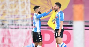 نابولي يتقدم على روما بثنائية ميرتينز في شوط مثير بالدوري الإيطالي.. فيديو