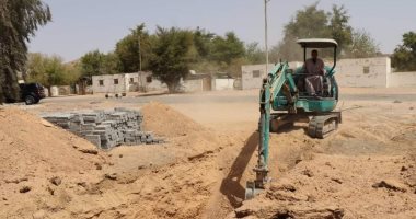 صور.. "حياة كريمة" تواصل أعمالها بالبحر الأحمر.. توصيل الكهرباء وتدعيم المناطق المحرومة بمرسي علم بمحولات وموزعات جديدة.. وتوصيل المياه لقرية النصر بسفاجا.. قوافل علاجية جديدة تبدأ أول أبريل وتنتهي بداية رمضان