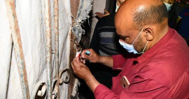 غلق وتشميع مقاهى ومطاعم لعدم الإلتزام بالإجراءات الاحترازية بالفيوم