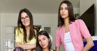 4 تريندات موضة للنساء بعد الـ 40 من دولاب بناتهن.. اعكسى قواعد اللعبة