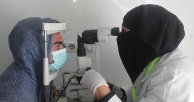 قوافل طبية للكشف على المواطنين وطلاب المدارس بالمنيا وبنى سويف مجانا.. صور