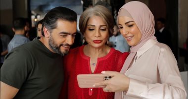 هانى سلامة ودرة وسوسن بدر فى كواليس "بين السما والأرض"
