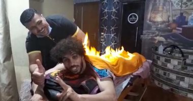 عبد الله جمعة يستعين بـ"الفوطة النارية" قبل الانضمام للمنتخب.. فيديو وصور
