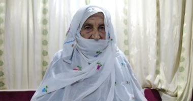 حكاية بطلة وأم مصرية كرمها الرئيس فى عيد الأم.. "فرحانة" شيخة مجاهدات سيناء كافحت ضد الاحتلال.. ونقلت رسائل المناضلين وهى تعمل بالتجارة بين سيناء والقاهرة.. وتحولت لأيقونة وطنية ومزار يومى للشباب السيناوى.. صور