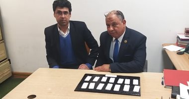 جمارك مطار برج العرب تضبط تهريب عدد من الأقراص المخدرة