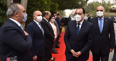 مراسم استقبال رسمية لرئيس الوزراء بالأردن وعزف للنشيد الوطني