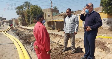 قرى إسنا تدخل الحداثة من باب"حياة كريمة".. تغطية الترع ومتابعة شبكات الصرف الصحى بقري الدير والحلة وزرنيخ والكلابية والحليلة والحميدات والهنادى.. ورفع كفاءة الخدمة فى قطاعات الكهرباء والمياه والإسكان والمدارس 