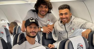 طائرة المنتخب تقلع إلى كينيا بمعنويات مرتفعة فى السماء.. البدرى يحتفظ بالقوة الضاربة ويرفض استبعاد أيمن أشرف.. سلبية مسحة الننى وتريزيجيه قبل السفر.. دويتو صلاح وأفشة يثير التفاؤل و"مصحف" الفرعون يلفت الأنظار