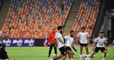 كواليس من نوع خاص فى معسكر الفراعنة..  محمد صلاح يفاجئ الجميع بالحضور دون علم الجهاز الفني.. زيزو يثير الجدل بصورة أهلاوية.. حجازي بين نارين " كلاسيكو السعودية وزيارة المحروسة".. صدفة تعيد عبد الله جمعة للمنتخب