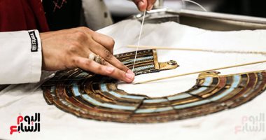 تنفيذ عرض توت عنخ آمون بالمتحف الكبير.. كيف يتم ترميم حلى الملك الذهبى؟ صور