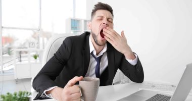 لماذا تصيب القهوة بعض الأشخاص بالنعاس والتعب؟