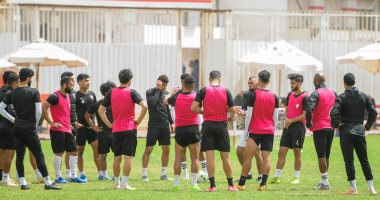 بعثة الزمالك تؤدي صلاة الجمعة بفندق الإقامة بالجزائر