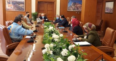 محافظ بورسعيد: تطعيم 180 من الطاقم الطبى و168 مواطنا بقاح كورونا