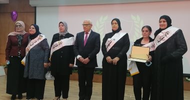 محافظ بورسعيد يكرم الأمهات المثاليات الخمس على مستوى المحافظة..فيديو وصور